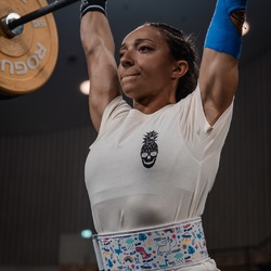 Sans aucun doute la ceinture la plus mignonne de la box. 🦄🦖

Mais ne te fie pas aux apparences : elle est faite pour charger lourd. 

#crossfitgirls💪 #crossfitwomens #girlswholift #snatch